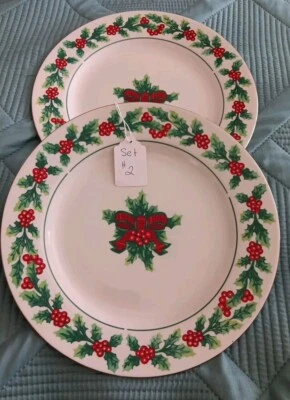 Juego de 2 platos de cena de Navidad Gibson de bayas de acebo juego de adornos dorados #2 Foto 1 de 4