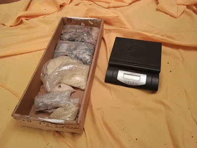 Lote de cuentas vintage de 8 libras de colección cajón tirar joyería hacer semillas hanks mezclado Foto 1 de 4