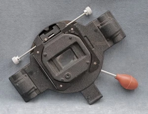 UNKNOWN PHOTOGRAPHIC ENLARGER NEGATIVE CARRIER - WHO MADE THIS? FEDERAL? - Picture 1 of 2