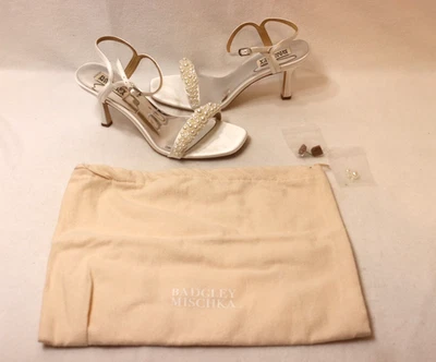 Женские сандалии Badgley Mischka Caitlyn Peal Dress размер 7 M, белый атлас - Изображение 1 из 4