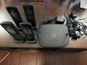 Ooma Telo with 4 HD3 Handsets - Picture 1 of 2