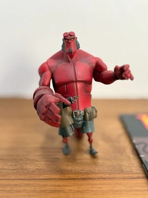 FIGURA GIGANTE SUAVE ANIMADA HELLBOY Y PAQUETE TPB firmado por Mike Mignola Foto 1 de 4