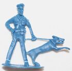 FIGURINE VINTAGE EN PLASTIQUE BLEU POLICIER & DOG - 2" X 2"