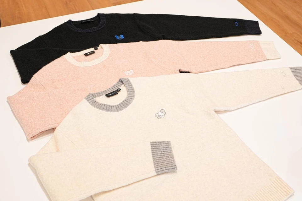 Suéter UNIQLO x KAWS INVIERNO Suffle Hilado Cuello Redondo 478143 Japón Nuevo 2025 AW Foto 1 de 1