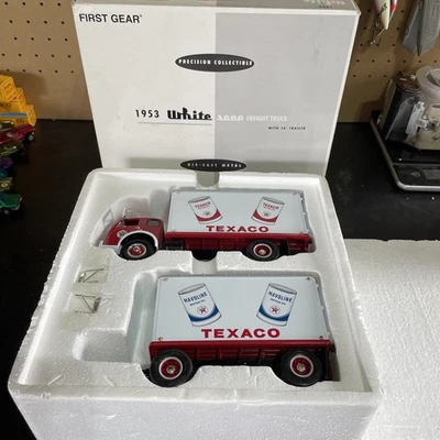 Camión de carga 1:34 First Gear y remolque de 16' automático Texaco 1953 blanco 3000 Foto 1 de 4