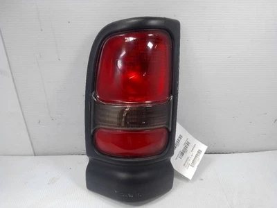 Lanterna traseira esquerda para motorista de 1999 Dodge Ram 2500 12003051 - Imagem 1 de 4