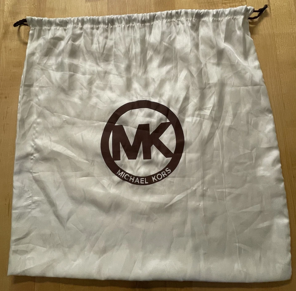 Bolso de almacenamiento de polvo Michael Kors crema satinado con cordón para bolso de mano buen tamaño Foto 1 de 4