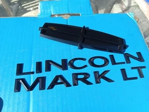 Lincoln Mark LT Black 2006-2008 Rear Lettering With Logo Emblem Set Used OEM - Bild 1 von 4