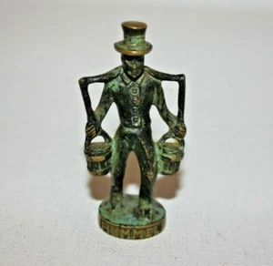 Porta agua latón 58g bronce macizo figura abejorro MORS verde antiguo vintage  - Imagen 1 de 6