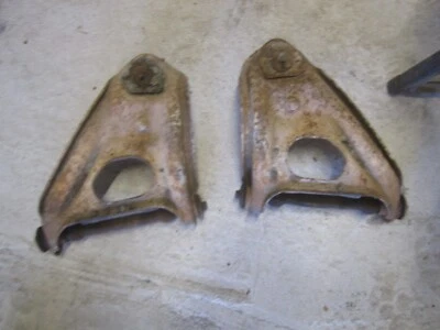 68-74 NOVA DELANTERO SUPERIOR CONTROL BRAZOS A OEM IZQUIERDO DERECHO PAR LH RH Foto 1 de 2