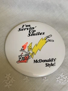 McDonald's Pin Back Button I'm Servin Up Smiles Don-21 - Picture 1 of 4