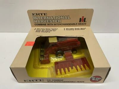 ERTL International Harvester Combine with Corn and Grain Heads 1:80 #408 NEW - Image 1 of 4