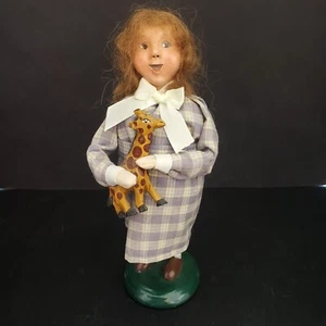 Byers Choice Carolers Girl with Giraffe 2006 - Picture 1 of 16