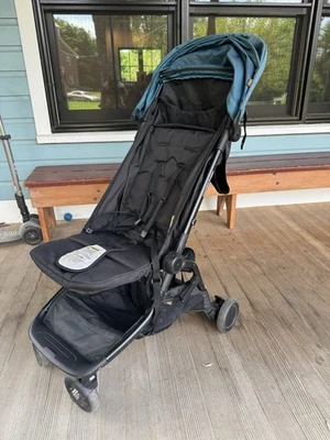 Cochecito de viaje Mountain Buggy Nano V3 verde azulado con dosel usado, ligero Foto 1 de 4