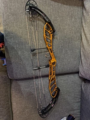 PSE ARCHERY CITATION 40SE 65# Orange Right Hand - Image 1 of 3