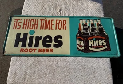 Letrero publicitario de metal en relieve vintage original It's High for Hires Root Beer Foto 1 de 3
