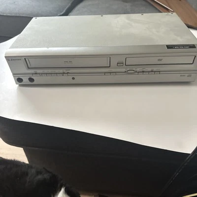 Emerson DVD VHS Combo Player VHS Recorder EWD2004 Broken For Parts NO REMOTE - Image 1 of 4