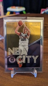 2019 NBA Hoops NBA City #18 Nikola Jokic - Picture 1 of 2