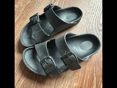Sandalias Birkenstock Arizona Juveniles Talla 11 Negro Hebilla de Goma Unisex EU 29 Foto 1 de 4