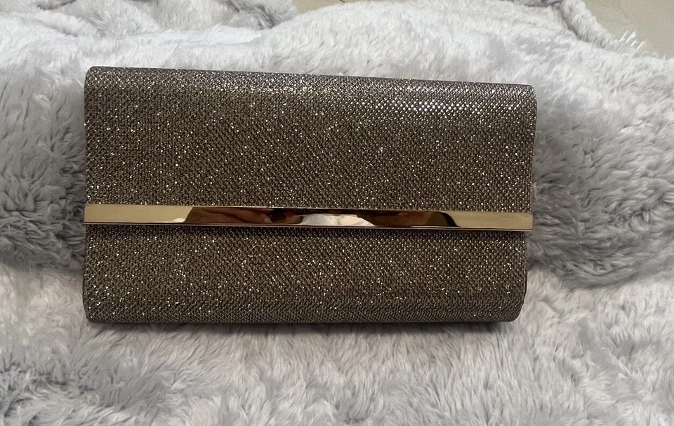 Gold Metalic Make Up Purse Magnetic. - Изображение 1 из 4