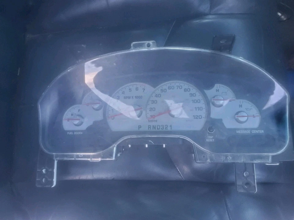 Cuadro de instrumentos velocímetro 04 05 medidor de panel de instrumentos de montañero 148.258 millas Foto 1 de 3