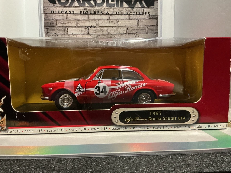1:18 Road Signature 1965 Alfa Romeo Giulia Sprint GTA Foto 1 de 3
