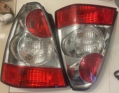 Subaru Forester 2006-08 ambas luces traseras laterales con bombillas Foto 1 de 4