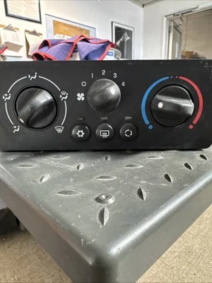 2007 Saturn Ion AC Heater Control Climate Control Temperature Control - Image 1 of 3