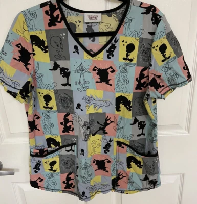 Blusa Médica Estampada con Cuello en V Mediana Scrubstar Looney Tunes "My Toons" para Mujer Foto 1 de 4