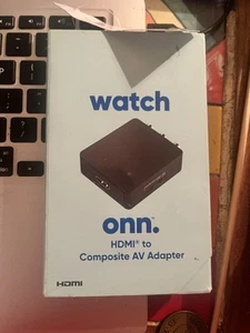 onn. Adattatore da HDMI a AV composito, Cavo Mini-USB da 2,6', Adattatore da Parete USB da 4,1" - Foto 1 di 2