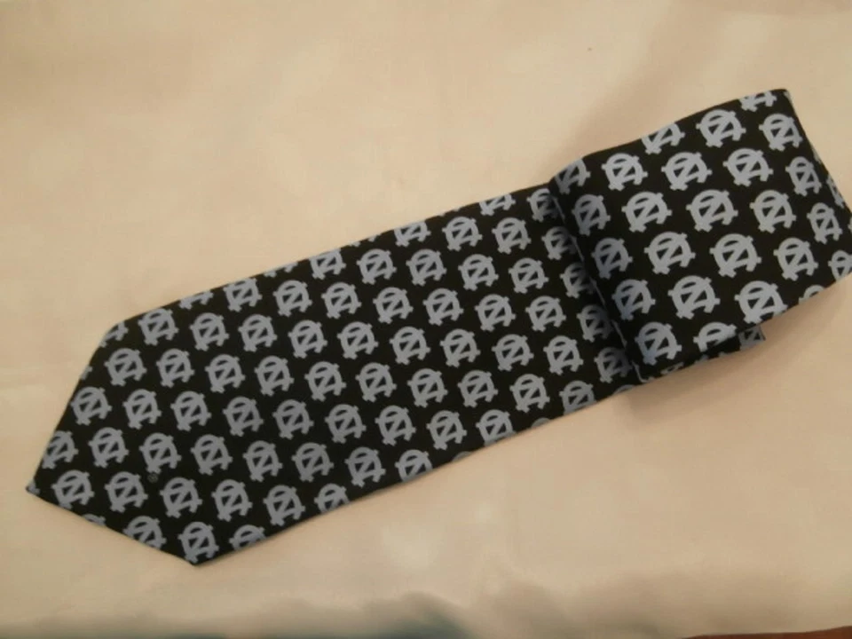 Corbata de seda Ralph Marlin 2003 con logotipo azul de la Universidad de Carolina del Norte Foto 1 de 1