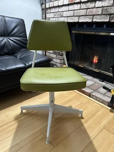 Mid Century 1967 Green Leather with White Steel Base Lounge Chair Cal Style Co - Picture 1 of 10