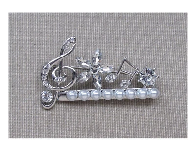 Spilla gioiello acciaio argento chiave da pavimento e note musicali, 8 perle ... - Immagine 1 di 4