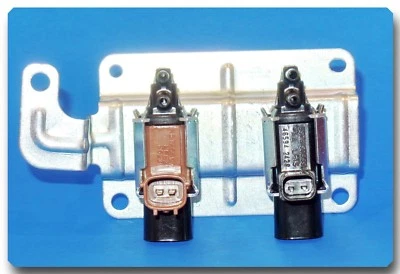 Colector de admisión Runner Solenoide / Bote de vapor Purga Se adapta a Mazda 3 5 6 CX-7 Foto 1 de 4