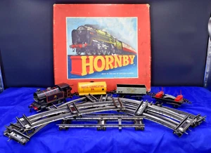 HORNBY TRAIN TANK GOODS SET NO 45 GAUGE 0 CLOCKWORK KEY, TRACK & CARS WORKS - Picture 1 of 24