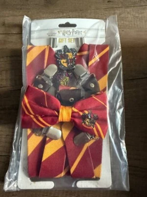 Harry Potter - Gryffindor Juego de regalo de fantasía pajarita y tirantes Foto 1 de 2