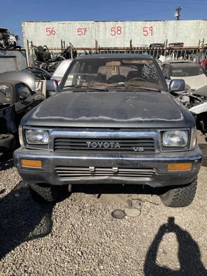 Radiator 6 Cylinder Fits 90-91 4 RUNNER 354433 - Изображение 1 из 4