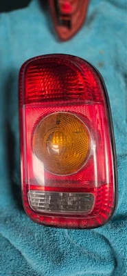 Luz trasera lateral del pasajero derecho Mini Cooper Clubman 2008-2010 usada OEM Foto 1 de 2