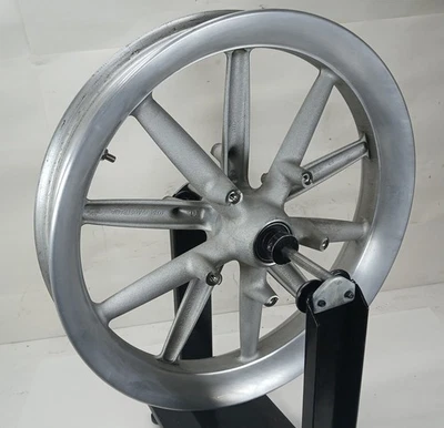 Harley-Davidson V Rod VRSCR 2006 rueda delantera 10 radios aleación fundida 19x3 43366-05 Foto 1 de 4