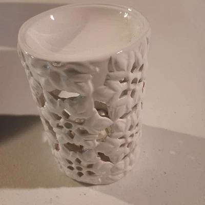 Bath & Body Works 雪花茶烛油加热器白色 — 第 1/4 张图片