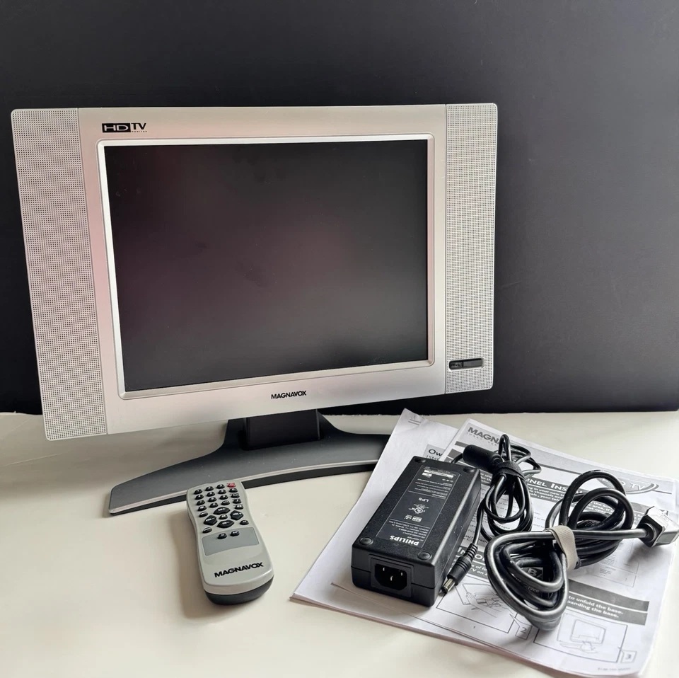 Magnavox 15" HDTV LCD TV/PC Monitor 15MF605T/17 Remote AC Adapter Gaming & PC - Image 1 of 4