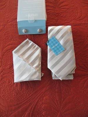 JUEGO DE CORBATA DE DOS TONOS DE SEDA A RAYAS GRIS EPOINT CON HANKEY Y GEMELOS NUEVO EN CAJA Foto 1 de 4