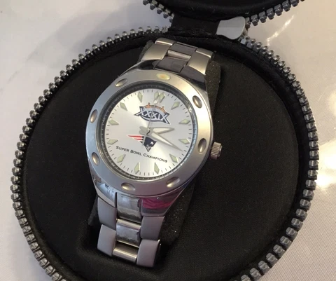 NEW ENGLAND PATRIOTS SUPER BOWL CHAMPIONSHIP STAINLESS STEEL WATCH NEVER WORN MT Cover