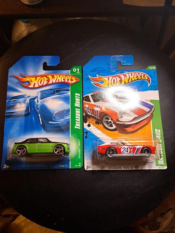 Lote Hot Wheels Treasure Hunt Datsun 240Z y Chrysler 300C 2011 Foto 1 de 4