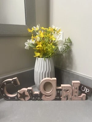 Letrero de madera independiente rústico de vaquera | Decoración del hogar elegante de granja Foto 1 de 4