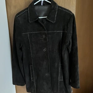 PowWow Women’s Suede Leather Jacket w stitching detail Sz 8 - Picture 1 of 5
