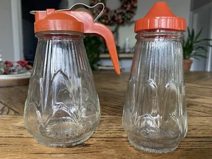Juego de condimentos de vidrio Art Deco de cocina vintage Medco NY tapas rojas jarabe de azúcar - Imagen 1 de 20