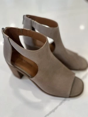 Lucky Brand Betsee Botín Sandalia Peep Toe Gris Cuero Zapatos Talla 9 Verano Nuevo Foto 1 de 4