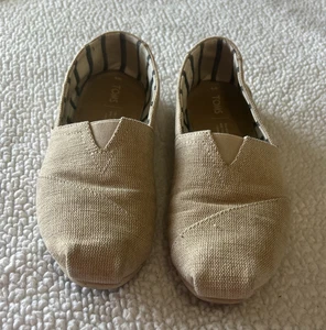 Zapatos clásicos de lona Tom's para mujer talla 9 Natural Heritage en caja - Imagen 1 de 8