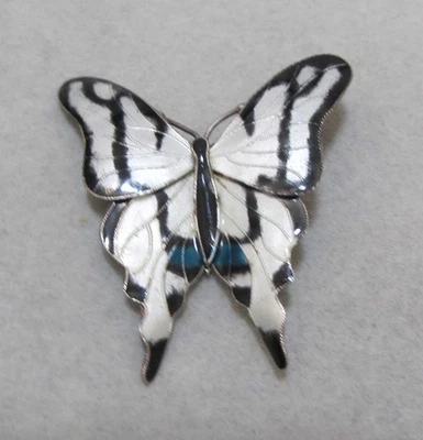 "Broche tallado madreperla mariposa esmalte negro y azul tono plata 1-5/8""" Foto 1 de 4